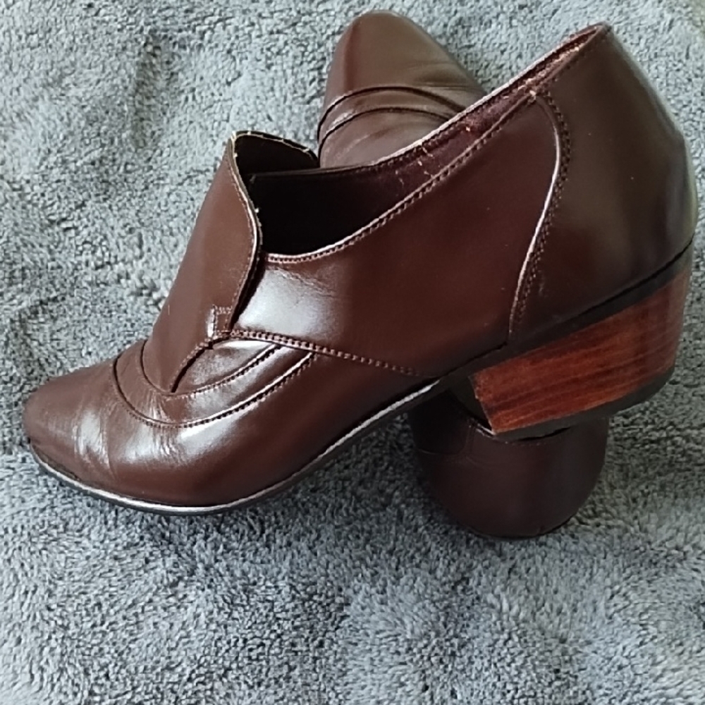 Unisex Vintage Brown Leather Loafers for Men or Women. Women Sz. 8.5.- Men 7